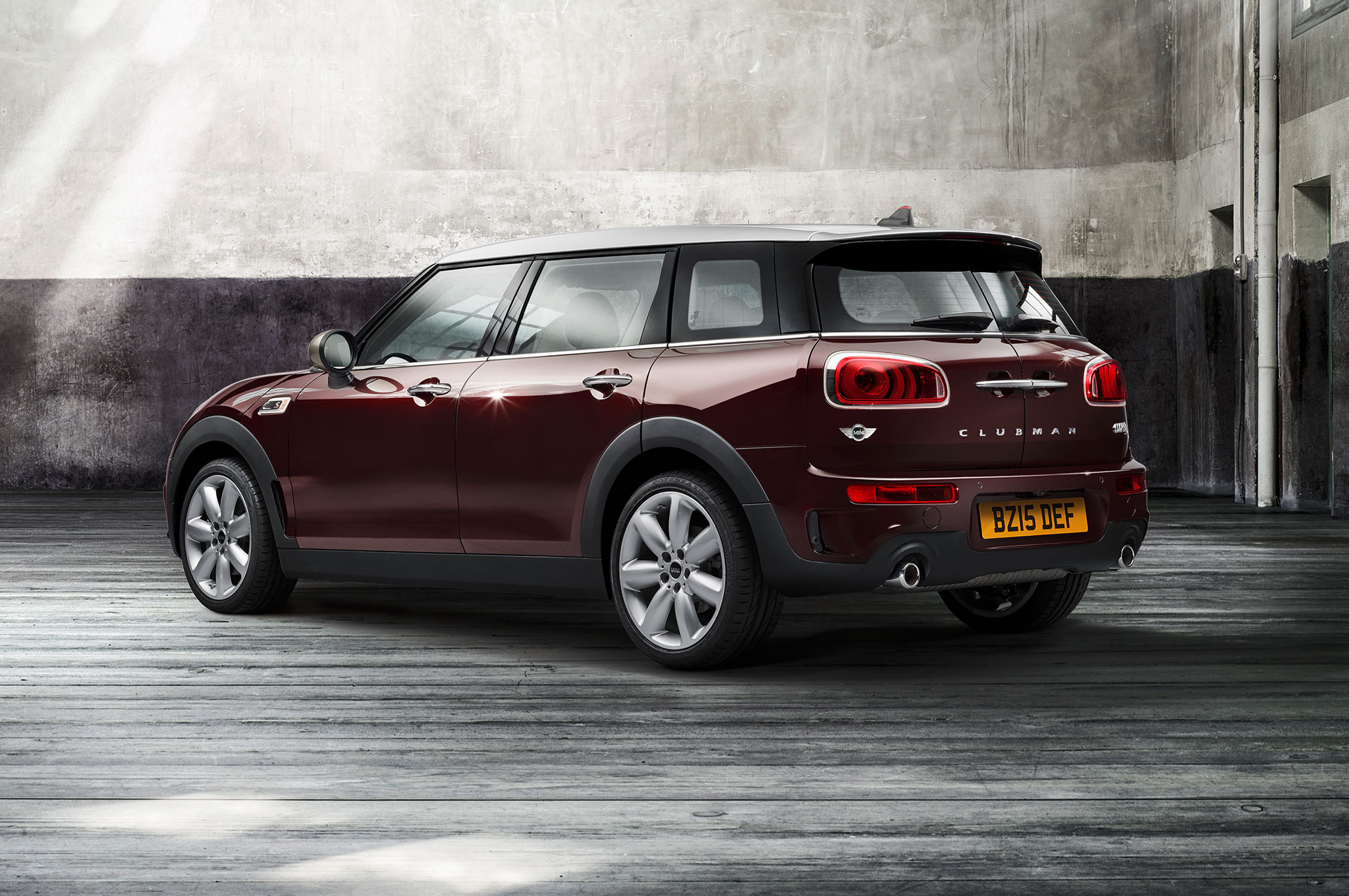2016-Mini-Clubman-Cooper-S-rear-side-view