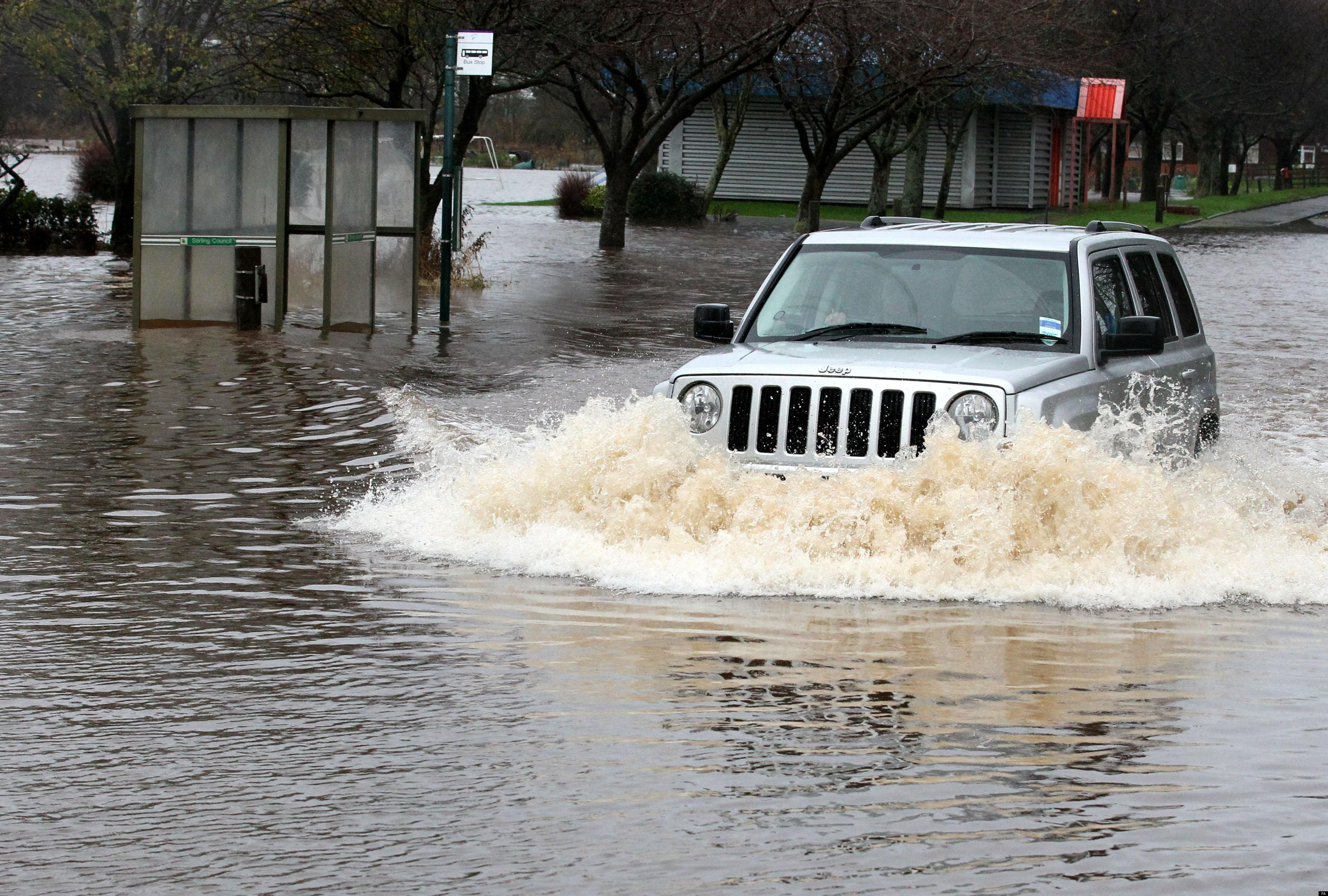 CAR-SCOTTISH-FLOOD